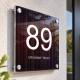 Uniek Naambordje Voordeur Plexiglas – Bordeaux-Zwart Design Model 1155